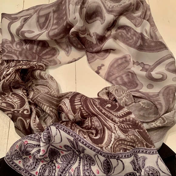 Gianfranco Ferre silk scarf - Picture 3 of 4